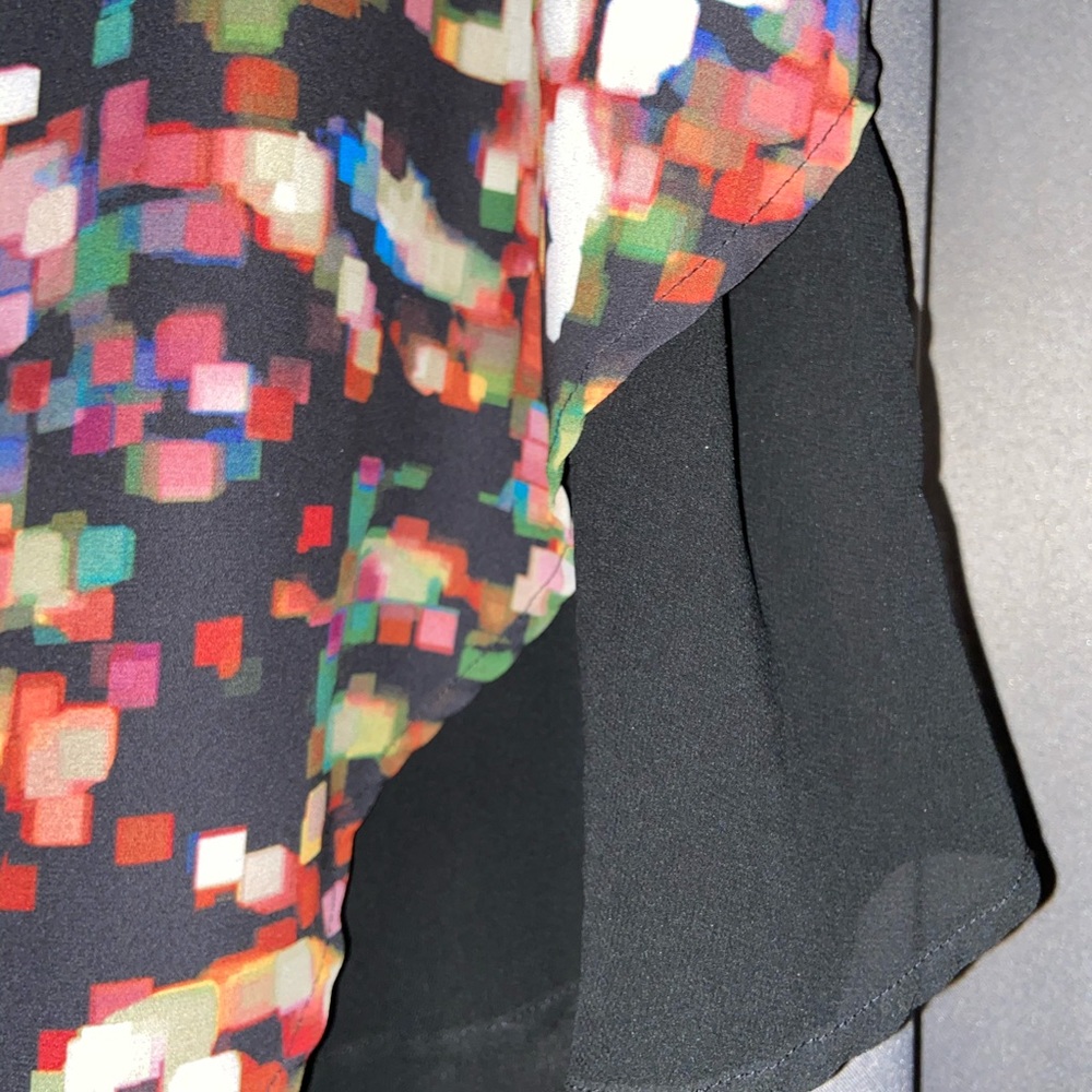 multicolor sleeveless blouse